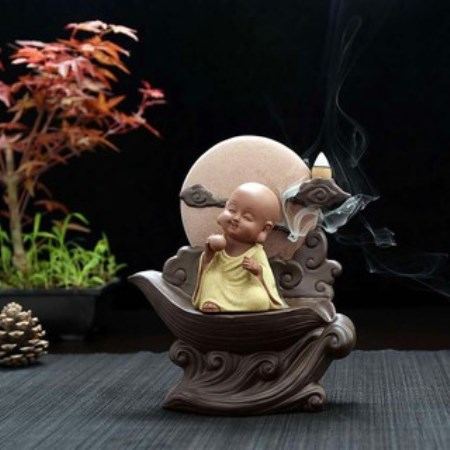 thac-khoi-tram-huong-chu-tieu-tua-trang 1